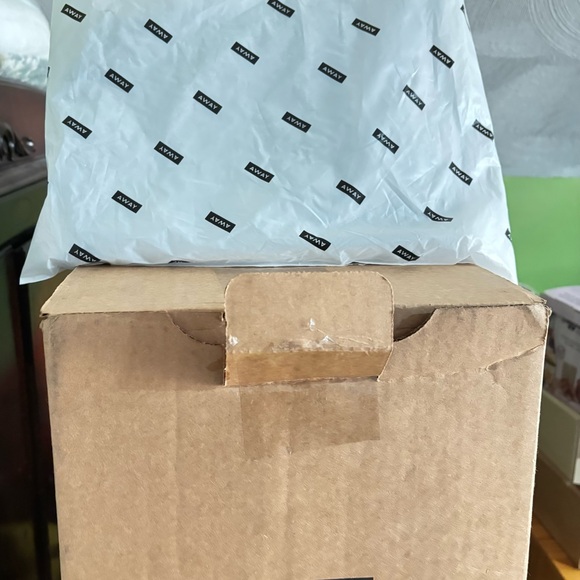 Away Feather Light Crossbody - Picture 5 of 6